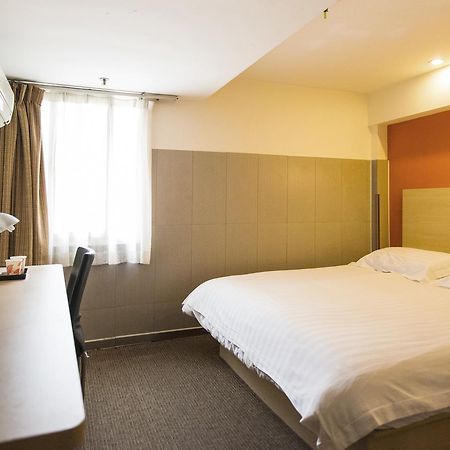 Motel Chongqing Jiefangbai Hongyadong Pedestrian Street Екстер'єр фото