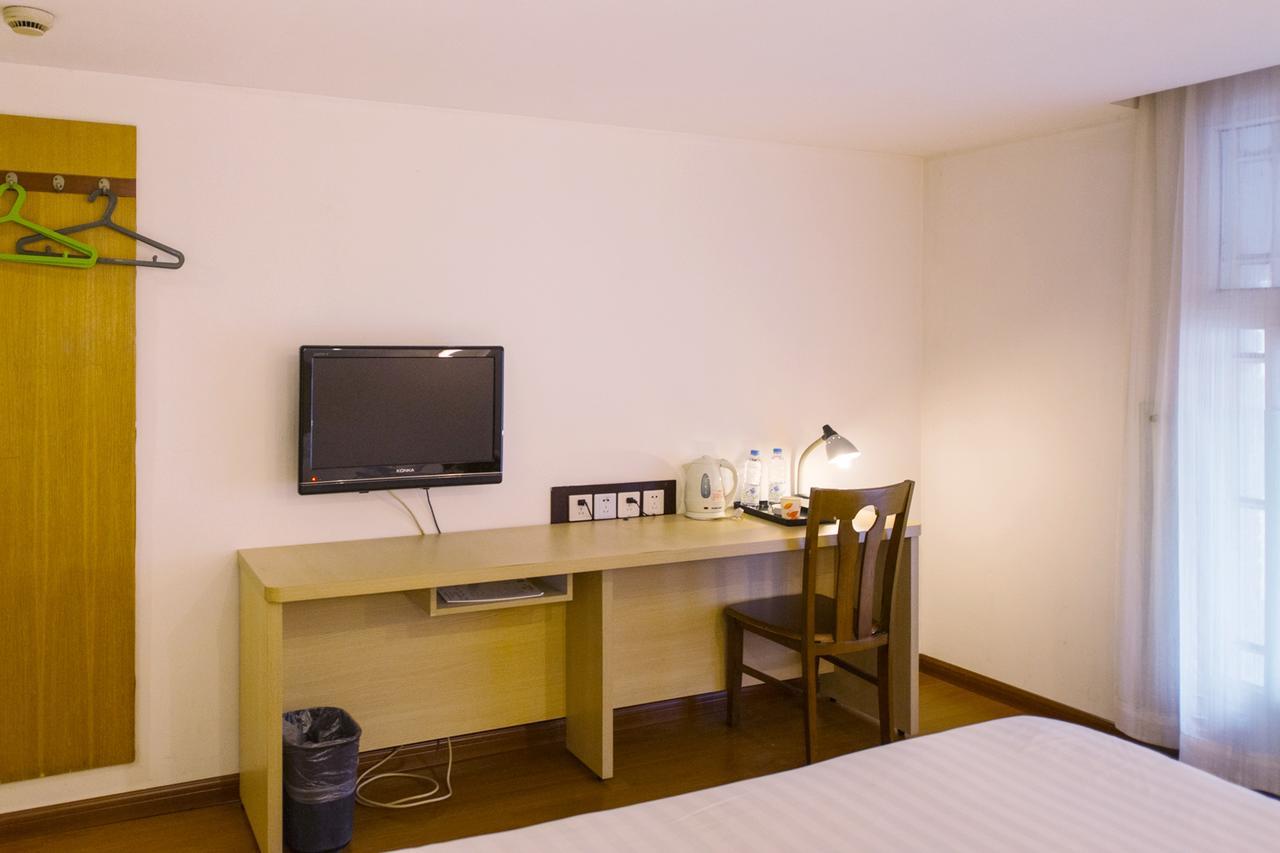 Motel Chongqing Jiefangbai Hongyadong Pedestrian Street Екстер'єр фото