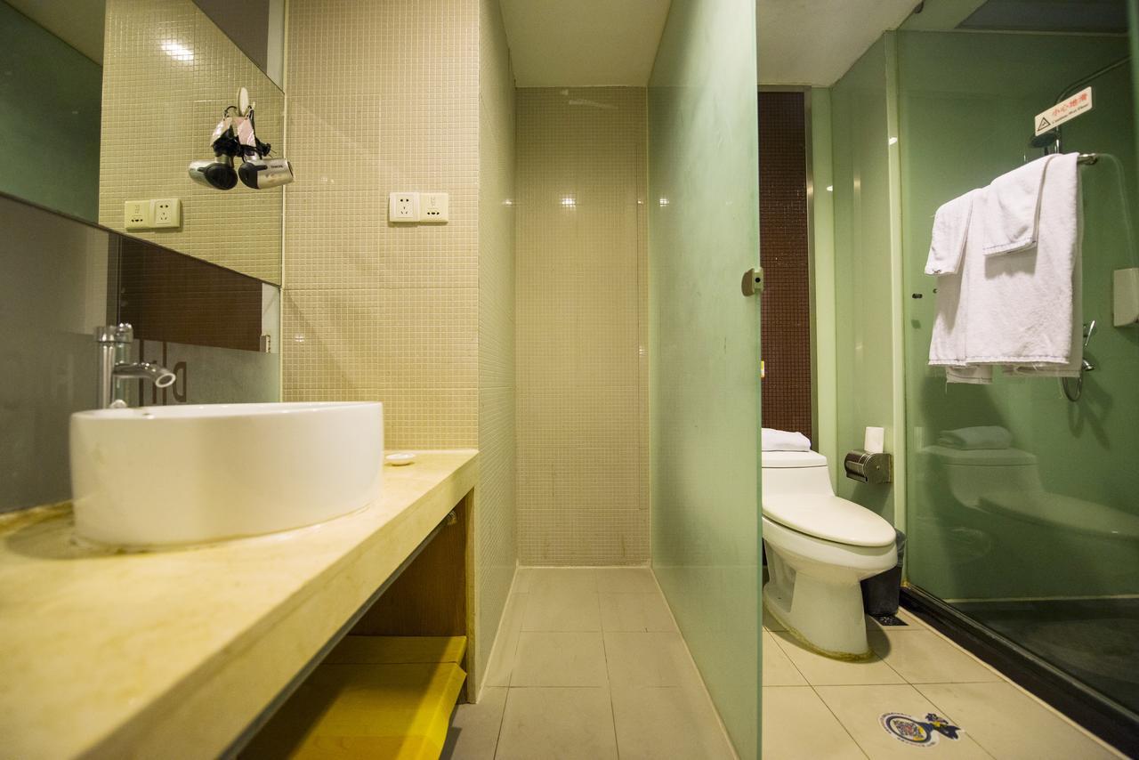 Motel Chongqing Jiefangbai Hongyadong Pedestrian Street Екстер'єр фото
