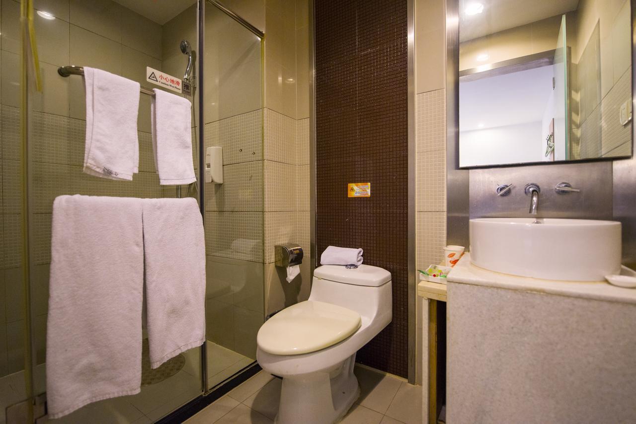 Motel Chongqing Jiefangbai Hongyadong Pedestrian Street Екстер'єр фото