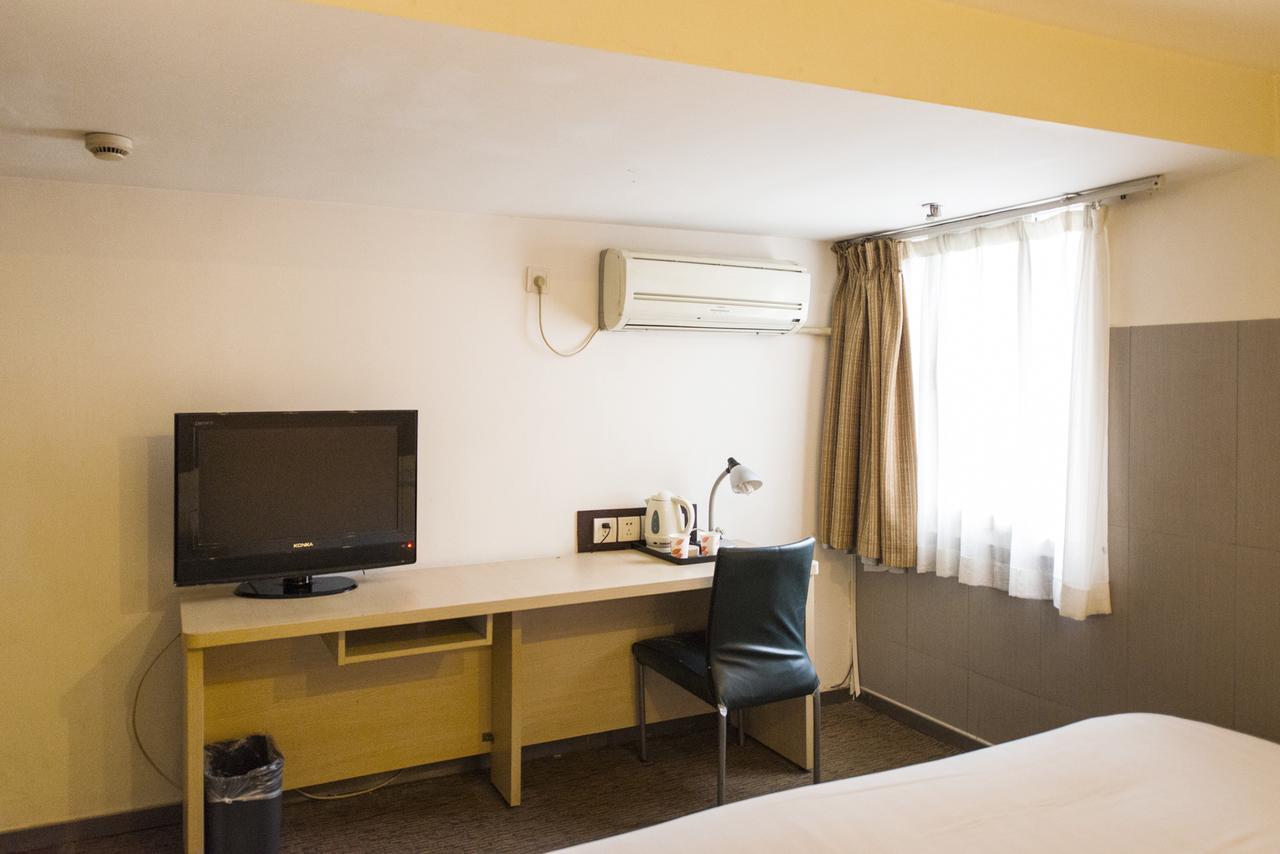 Motel Chongqing Jiefangbai Hongyadong Pedestrian Street Екстер'єр фото