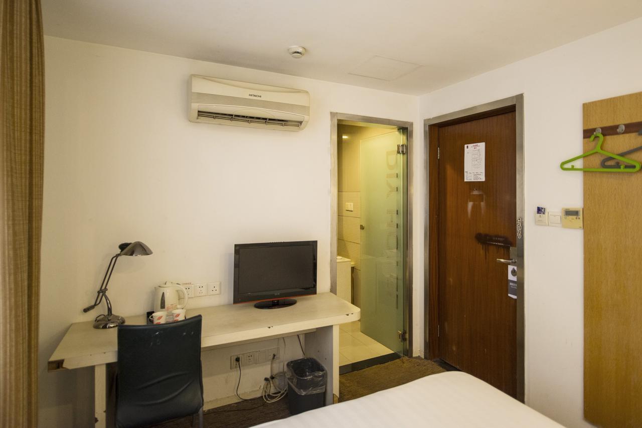 Motel Chongqing Jiefangbai Hongyadong Pedestrian Street Екстер'єр фото