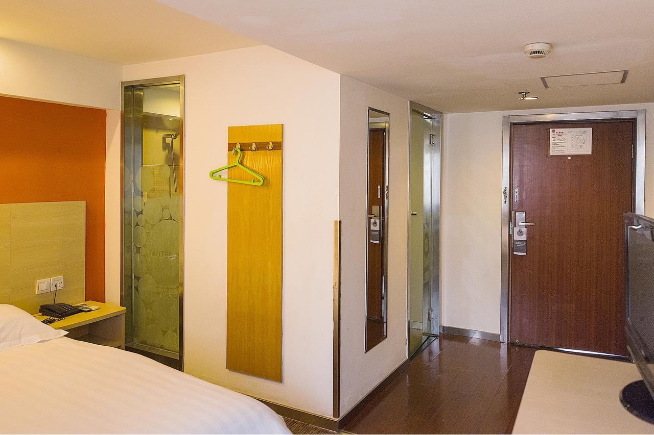 Motel Chongqing Jiefangbai Hongyadong Pedestrian Street Екстер'єр фото