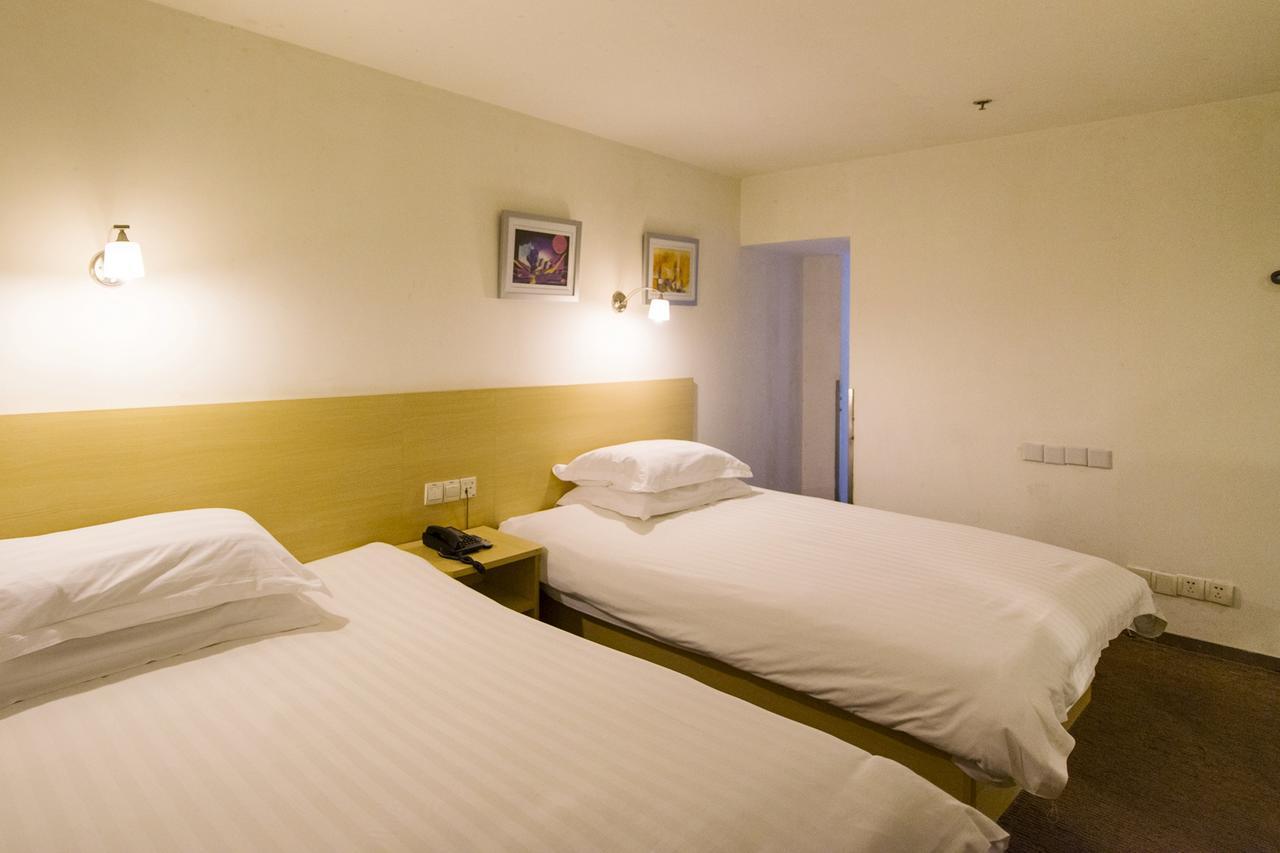 Motel Chongqing Jiefangbai Hongyadong Pedestrian Street Екстер'єр фото
