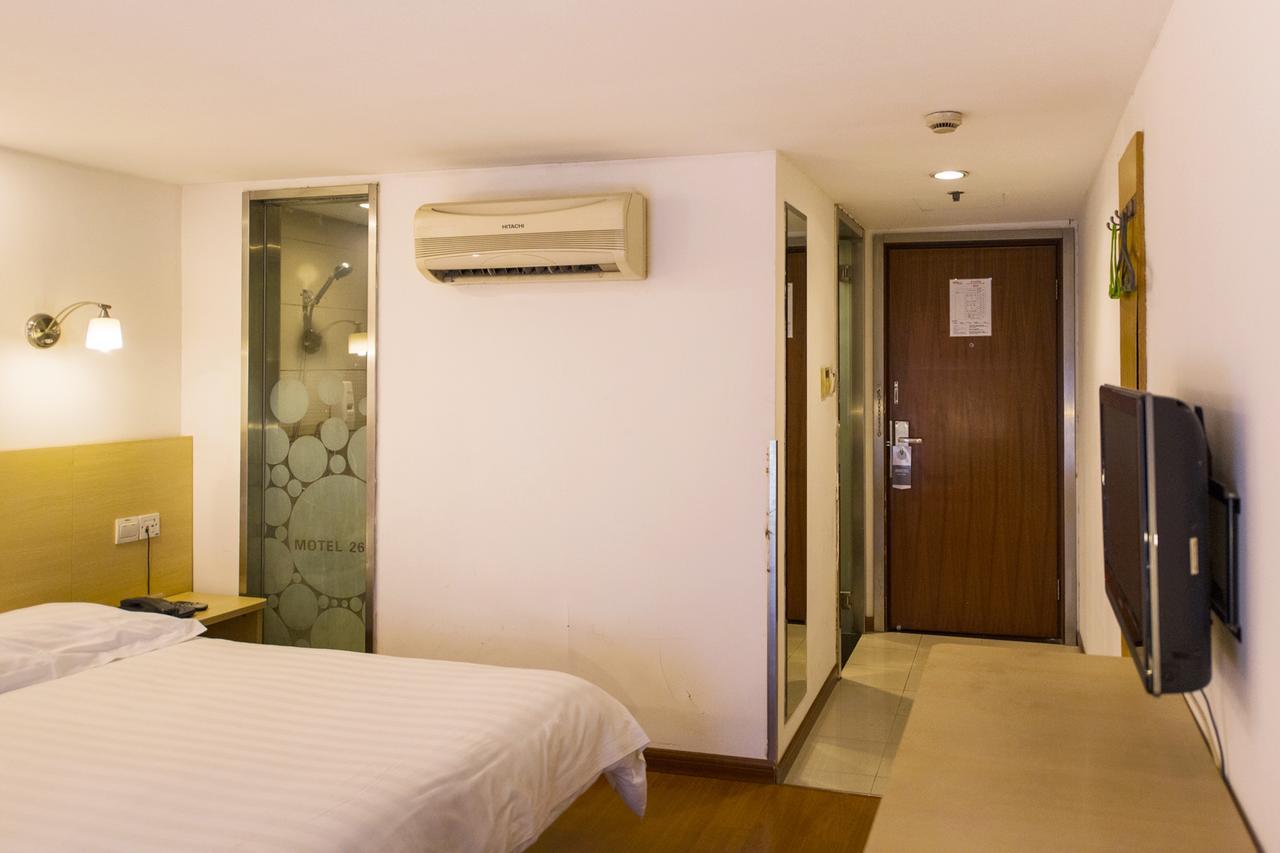 Motel Chongqing Jiefangbai Hongyadong Pedestrian Street Екстер'єр фото